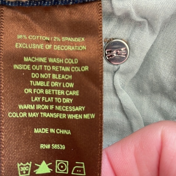 Kut from the Kloth Women’s Denim Shorts Blue 8 - Picture 6 of 7